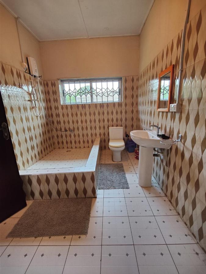 Tumi Hostel Kumasi Ngoại thất bức ảnh